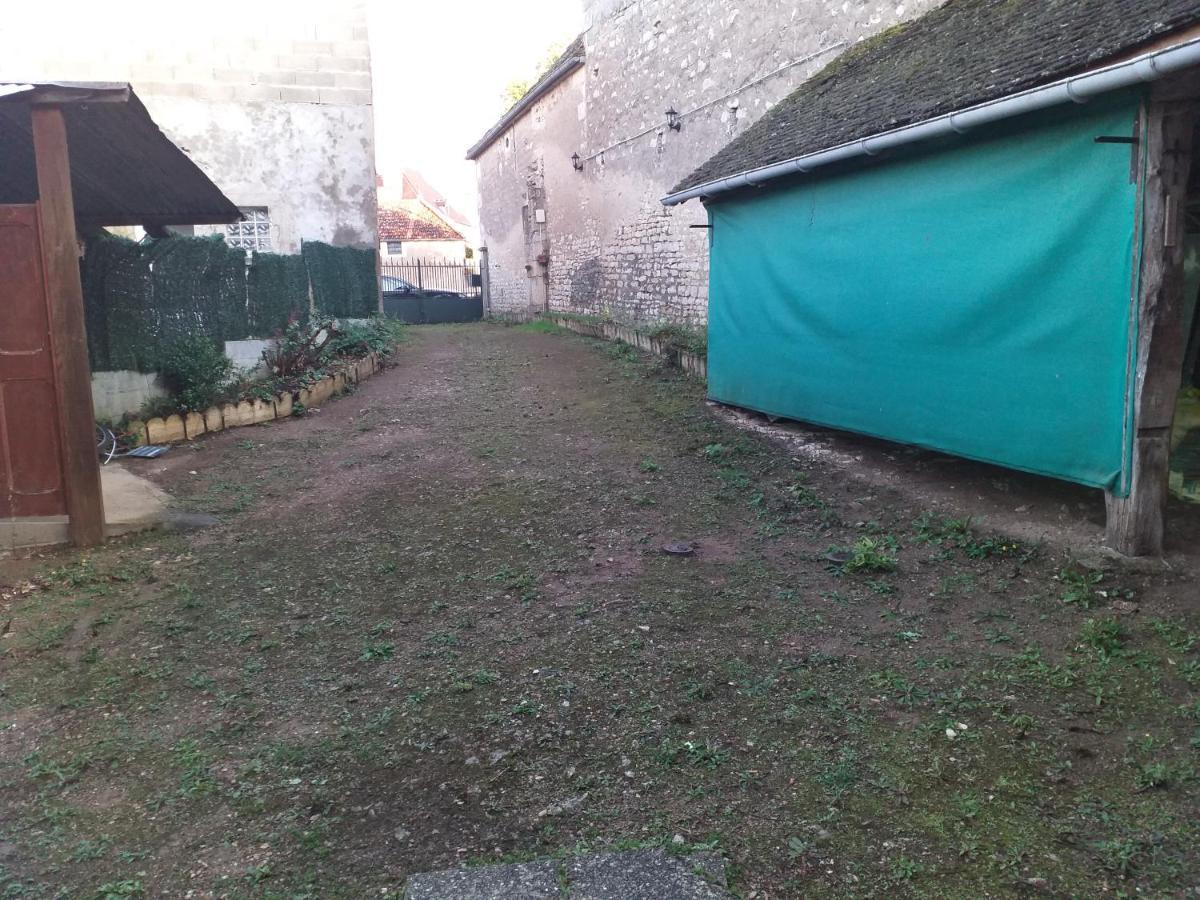 Maison Pour Nombreuses Personnes Pousseaux 外观 照片